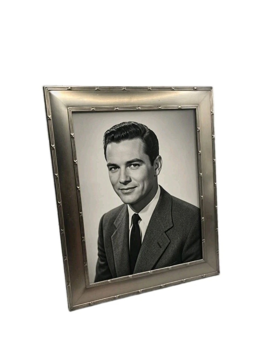 Classic Silver Picture Frame with Subtle Beaded Edge